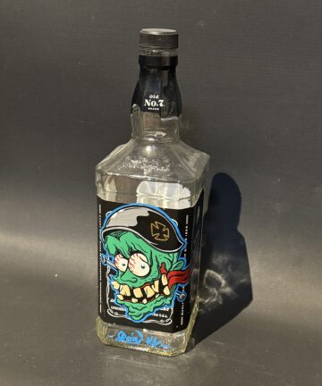 Bouteille Zombie à casque